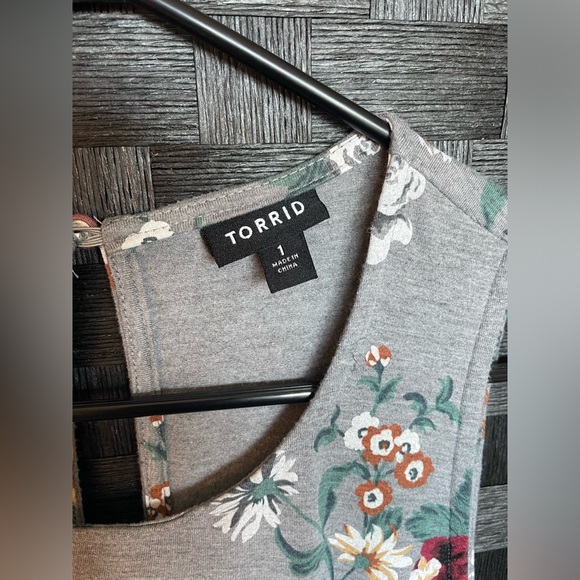 Woman’s Torrid Flowy Dress Size 12 - Picture 3 of 6